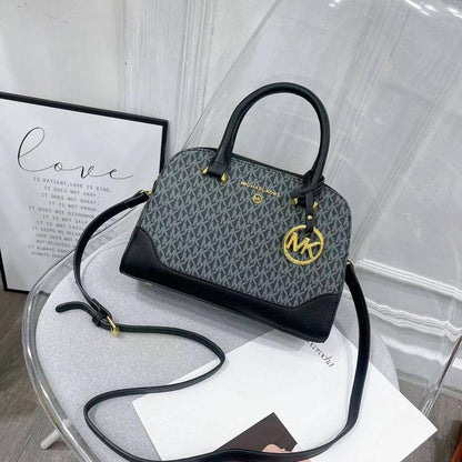Bags
90 dhs✅
high quality

Zain26
♥️♥️♥️
