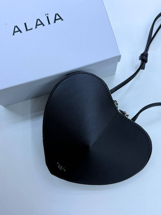 ALAIA  
Mate & shining 
120 dhs✅

with box
🎁🎁🎁

Zain44
♥️♥️♥️