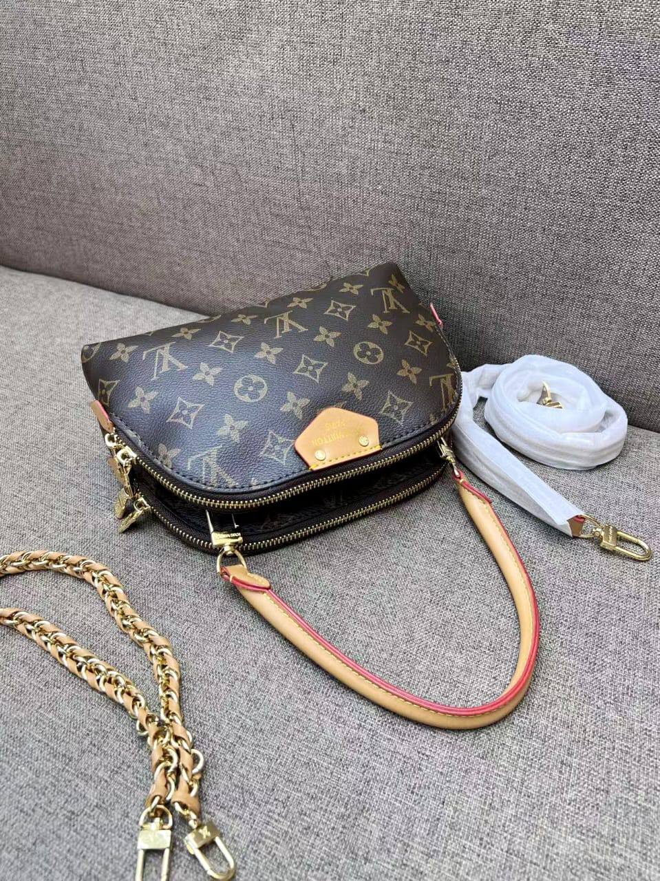 LV
Bags

with box

Zain26
♥️♥️♥️