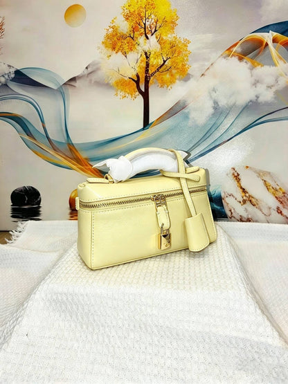 LORO PIANA

best quality
 with box

100 dhs🇦🇪🇦🇪

size19CM
Zain290
♥️♥️♥️