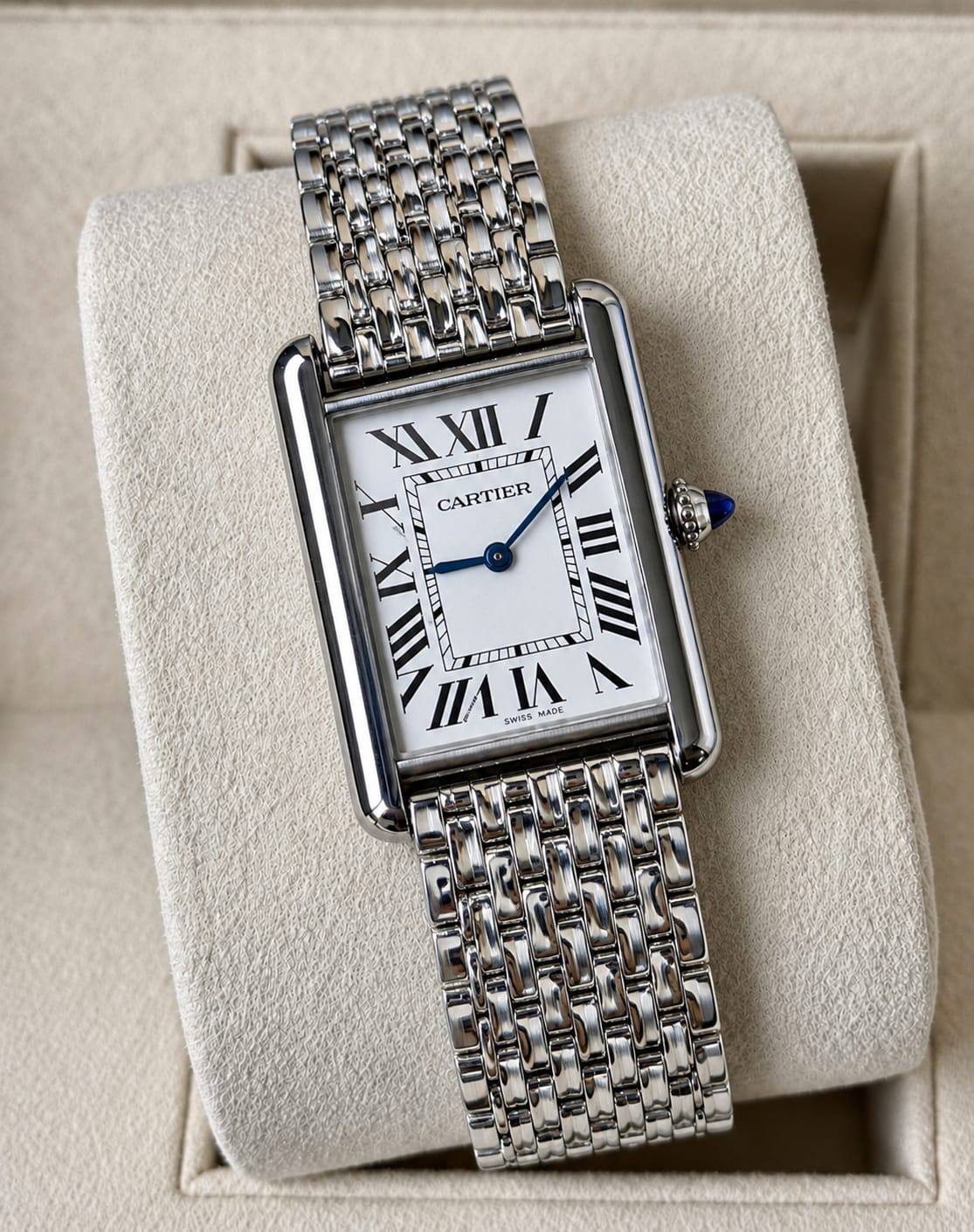 Cartier 

watch unsix (
size36mm) 

good quality 
230 dhs🇦🇪🇦🇪

Zain59
♥️♥️♥️
