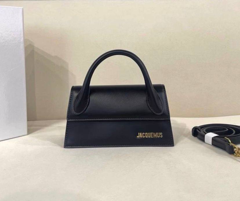 Jacquemus 
Good Quality 
With Box 
🎁🎁🎁

105 dhs🪙🌨️

Zain250
♥️♥️♥️