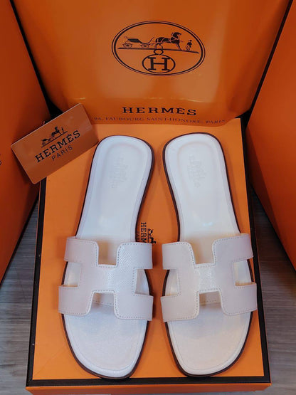 Hermes Flat Slippers
Size 36 To 41
90 dhs💓

Zain16
♥️♥️♥️