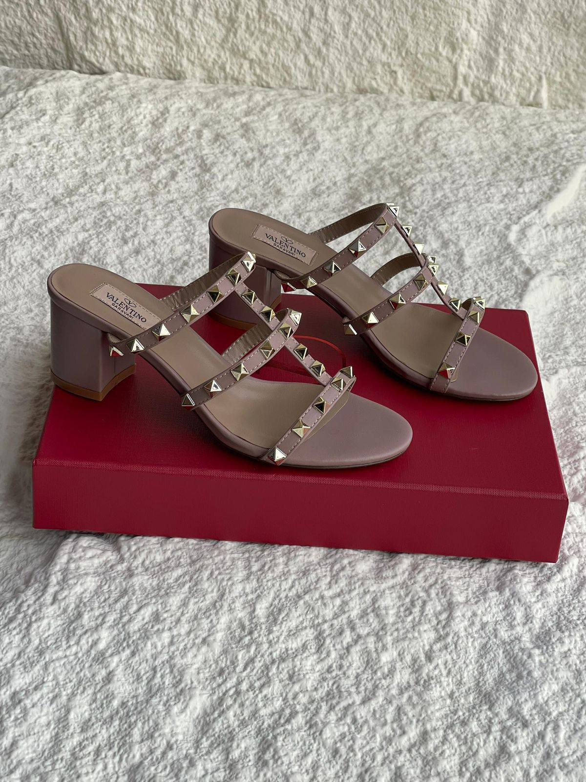 Valentino
SuperMaster Quality 💯
450 dhs🌺
Size:36-41💥

Zain171
♥️♥️♥️