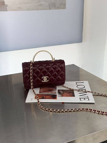 Chanel

withbox 
🎁🎁🎁

95 dhs❣️

Zain143
♥️♥️♥️