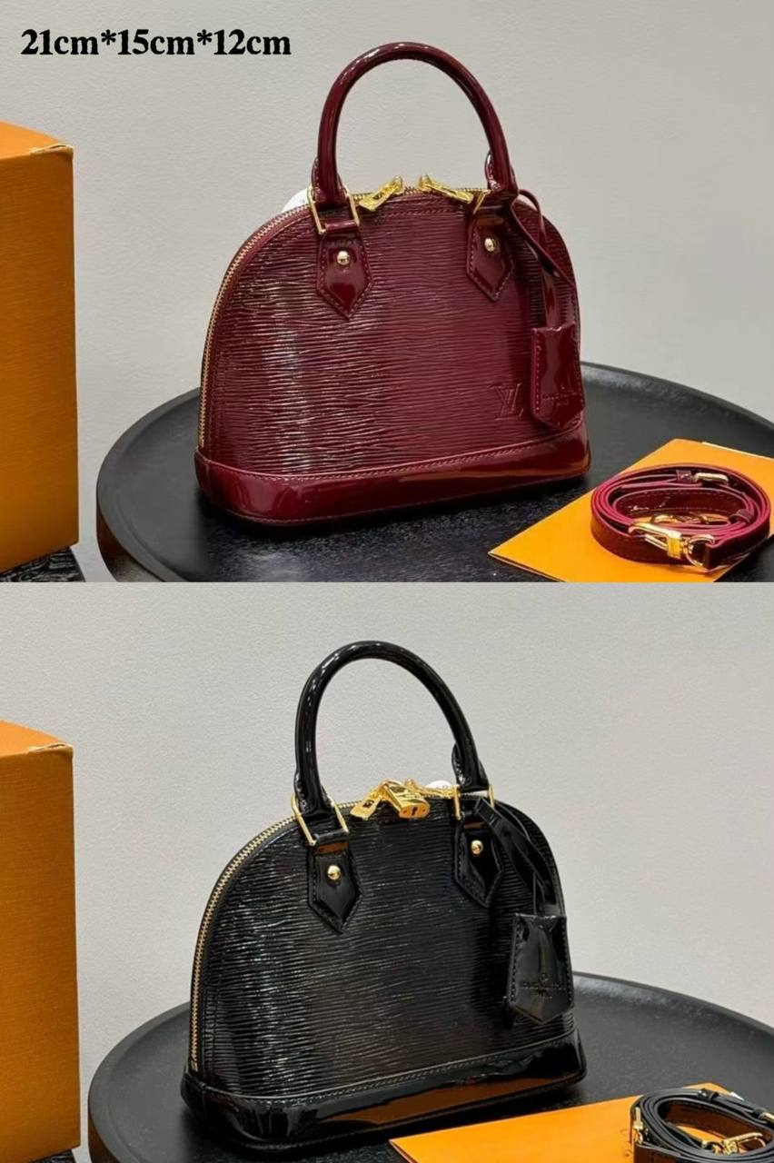 LV
GOOD QUALITY 
WITH BOX 
🎁🎁🎁

100 dhs✅

Zain295
♥️♥️♥️