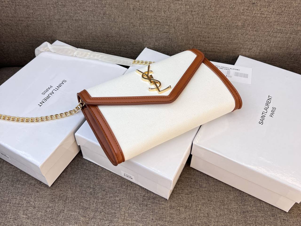 YSL
90 dhs✅

with box
🎁🎁🎁

size 22cm

Zain26
♥️♥️♥️