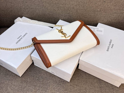 YSL
90 dhs✅

with box
🎁🎁🎁

size 22cm

Zain26
♥️♥️♥️