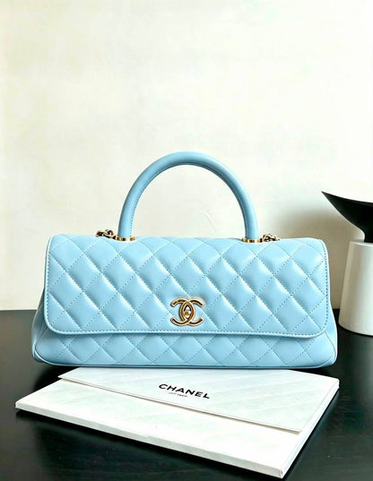 Chanel
130 dhs🇦🇪🇦🇪
size：26cm 
High-quality with box

Zain35
♥️♥️♥️