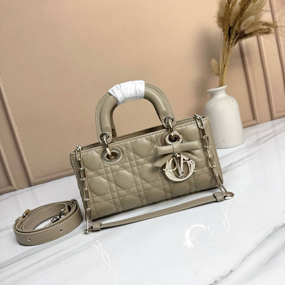 Dior🙋🏻‍♀️💕
Master🌺🌺
22cm🫶🏼🫶🏼 
320 dhs✅

Zain297
♥️♥️♥️