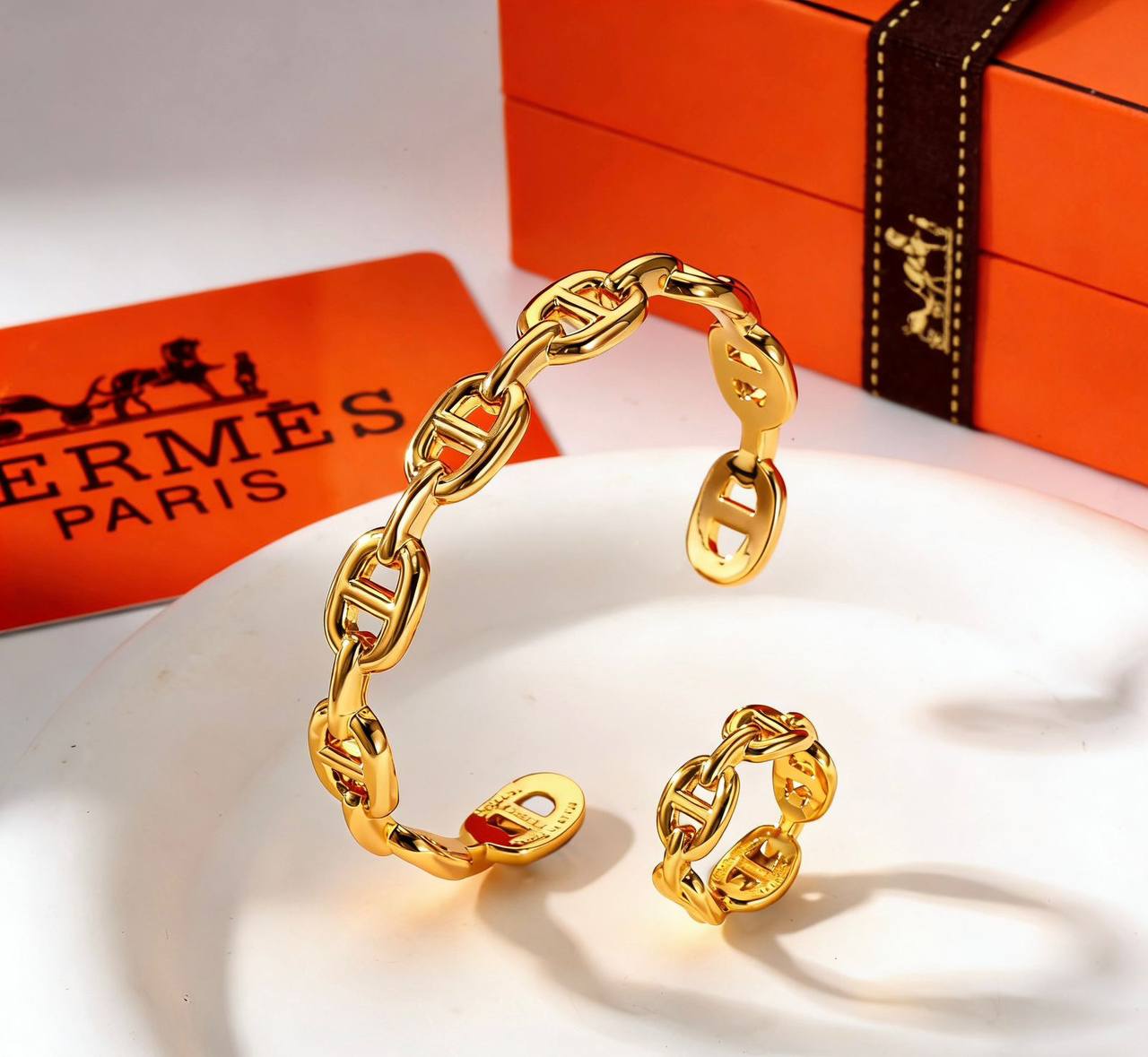 RING WITH BANGLE
WITH BOX AND PAPER BAG🛍️🎁
105 DHS🌺
MASTER QUALITY✨💫
Hermes

Zain89
♥️♥️♥️