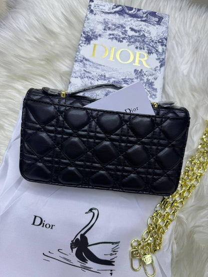Dior woc

1⃣️ First quality +🎁

Size : 21 * 12 cm
110 dhs🇦🇪
 with box 🎁

Zain115
♥️♥️♥️