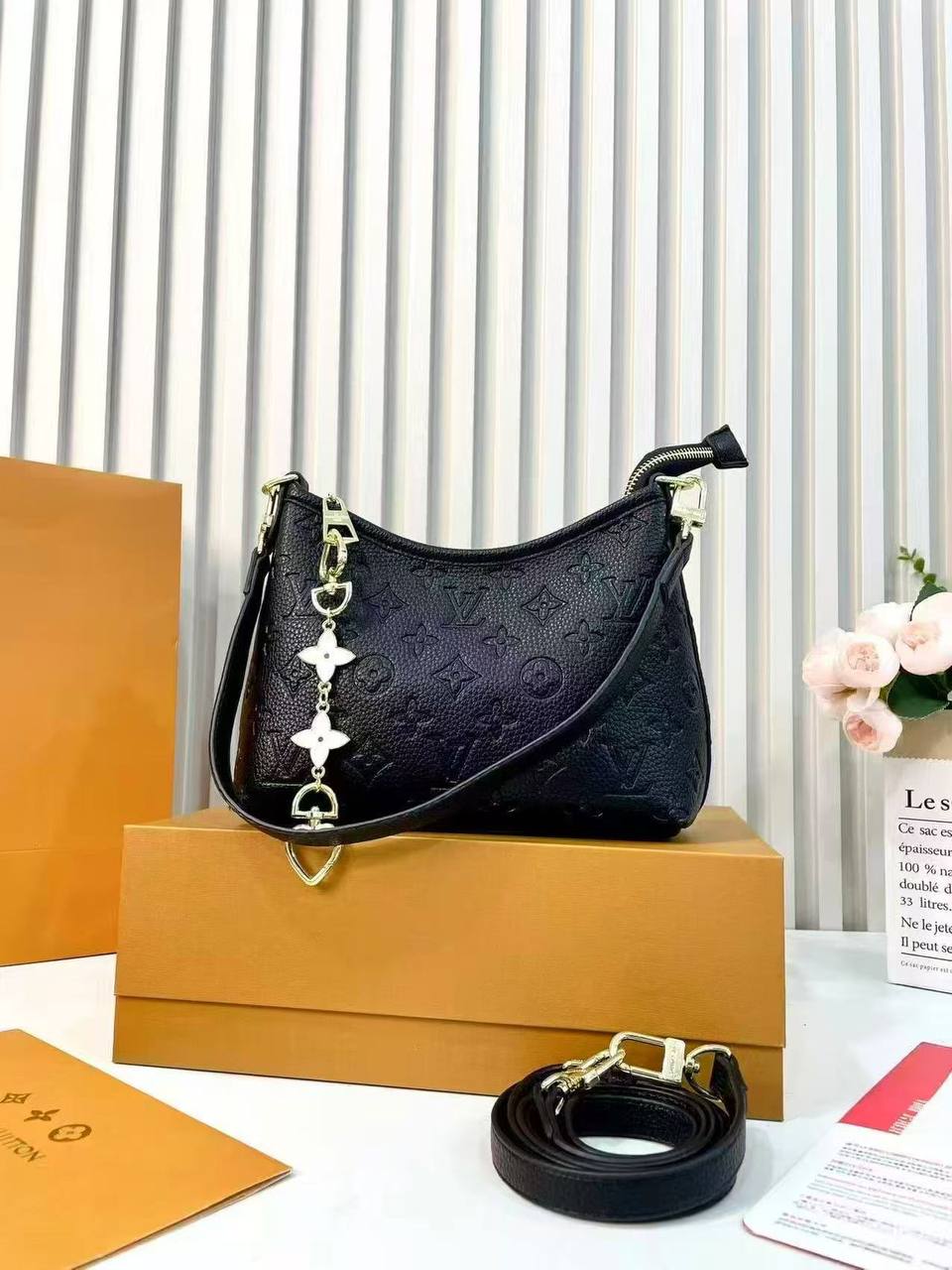 Lv  
size :22×17×8  
90 dhs🪙🌨️

Zain114
♥️♥️♥️