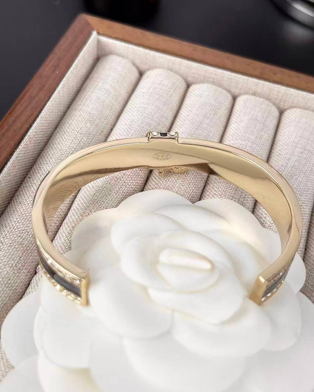 Chanel
Master Bangle
90 dhs🪙

Zain89
♥️♥️♥️