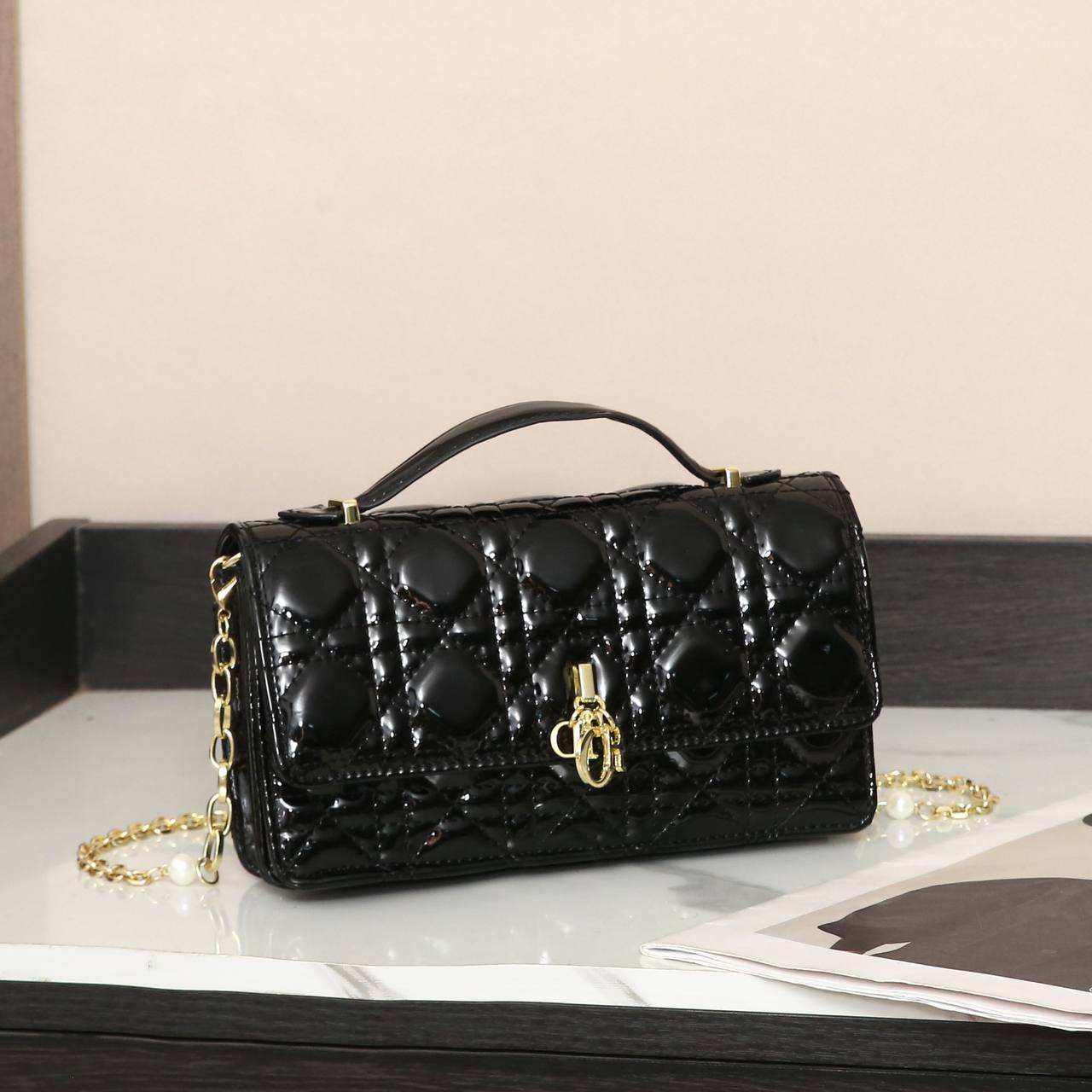 DIOR
Best quality WITH BOX
120 dhs✅
size 21CM

Zain290
♥️♥️♥️