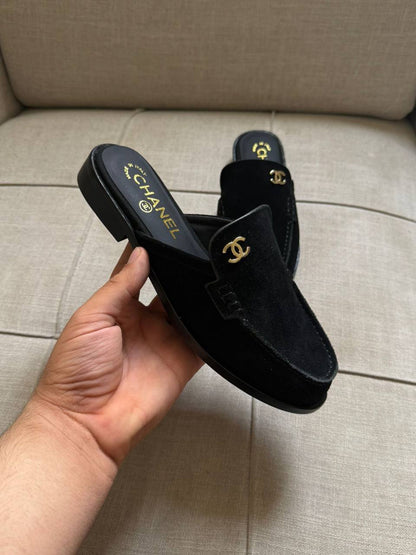 Chanel
✨ 𝐍𝐞𝐰 𝐂𝐨𝐥𝐥𝐞𝐜𝐭𝐢𝐨𝐧
✨ 𝐒𝐮𝐩𝐞𝐫 𝐌𝐚𝐬𝐭𝐞𝐫 𝐐𝐮𝐚𝐥𝐢𝐭𝐲
✨ 𝐀𝐯𝐚𝐢𝐥𝐚𝐛𝐥𝐞 𝐍𝐨𝐰
✨ 𝐒𝐢𝐳𝐞𝐬: 𝟑𝟔 — 𝟒𝟏
450 dhs✅

Zain298
♥️♥️♥️