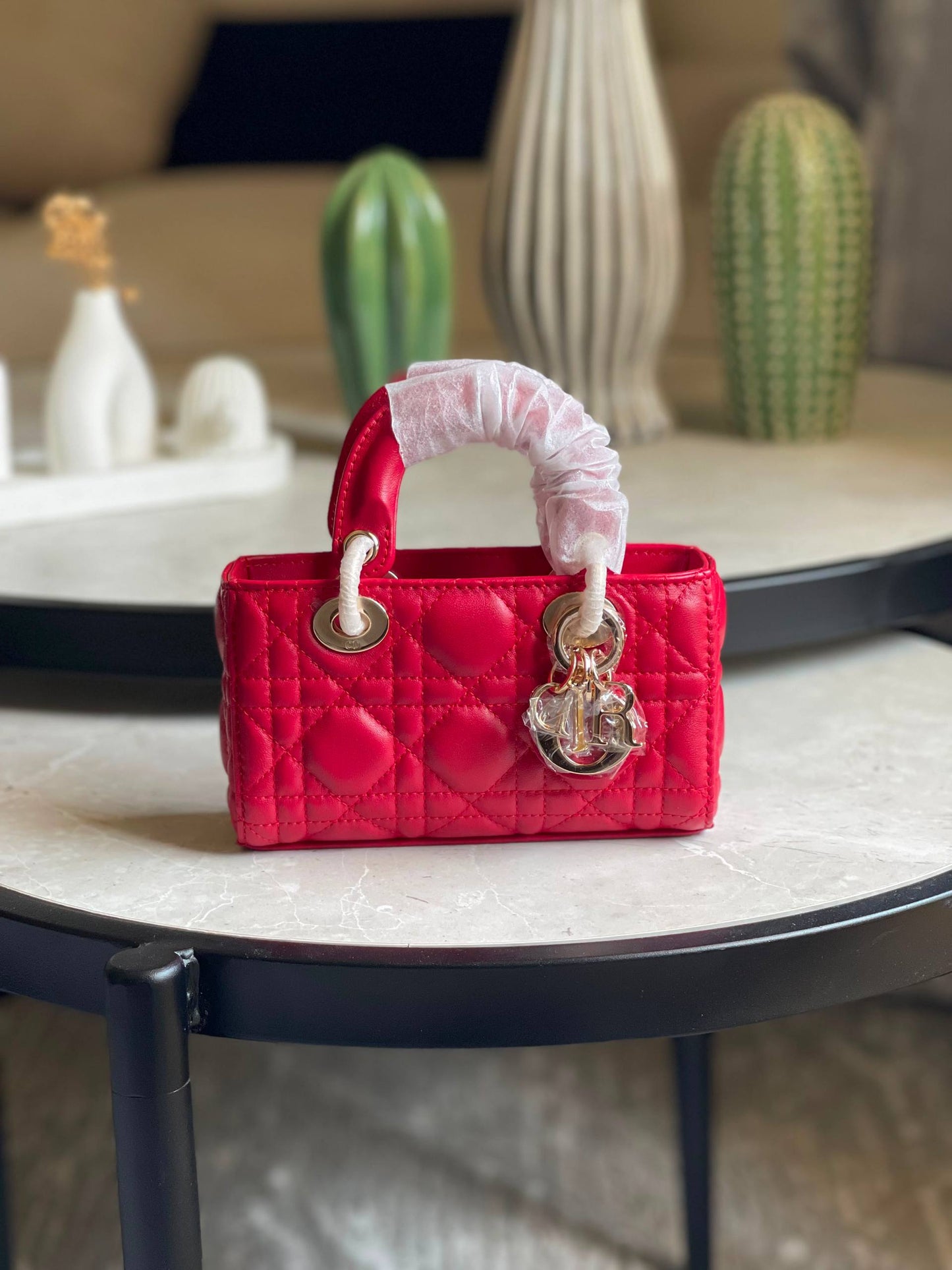 DIOR
Size- 16Cm💥
Available original box 📦 
With full packing 🎀🎀
Super high quality 💥💥
For Price 👇 WhatsApp✅
0568585901 
0507557372
0552275751 Owner Zain 👌

Zain283
♥️♥️♥️