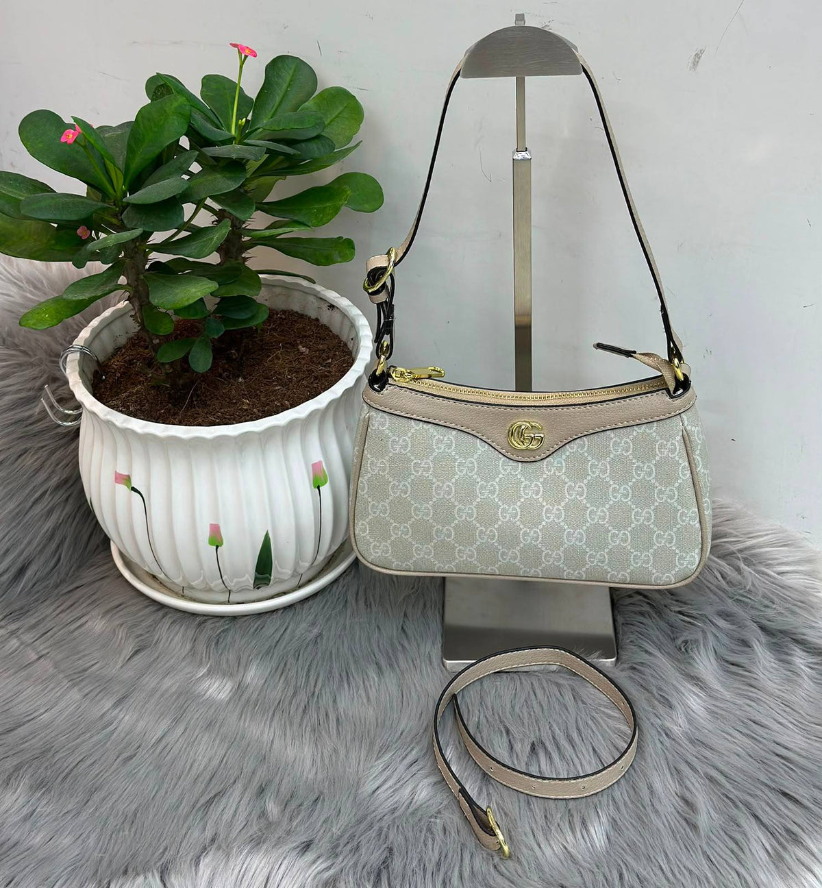 GUCCI
SIZE 24 CM    

90 dhs🇦🇪🇦🇪
Withbox

Zain244
♥️♥️♥️