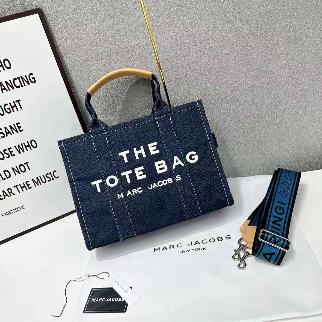 MARC JACOBS 
THE TOTE BAG 
 GOOD QUALITY 
120 dhs💛

Zain39
♥️♥️♥️