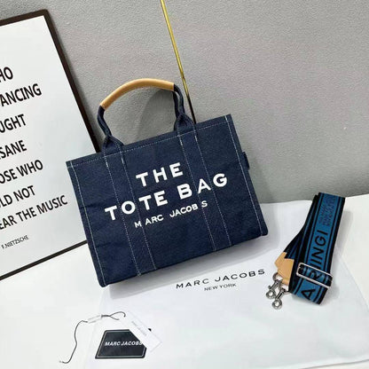 MARC JACOBS 
THE TOTE BAG 
 GOOD QUALITY 
120 dhs💛

Zain39
♥️♥️♥️