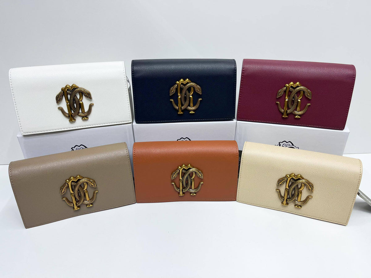 Roberto cavalli

with box

size 20×8×11cm
95 dhs🇦🇪🇦🇪

Zain213
♥️♥️♥️