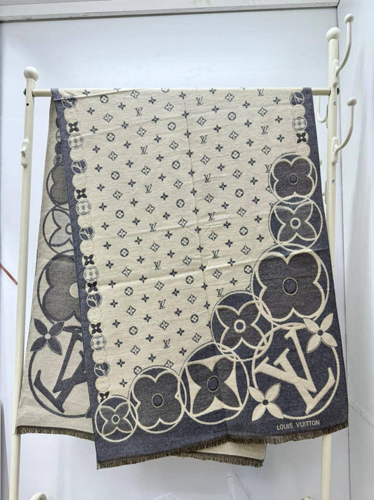 Brand Shawl / Scarf 

Good quality

Size:  180 * 68 cm
45 dhs🪙🌨️

Zain115
♥️♥️♥️