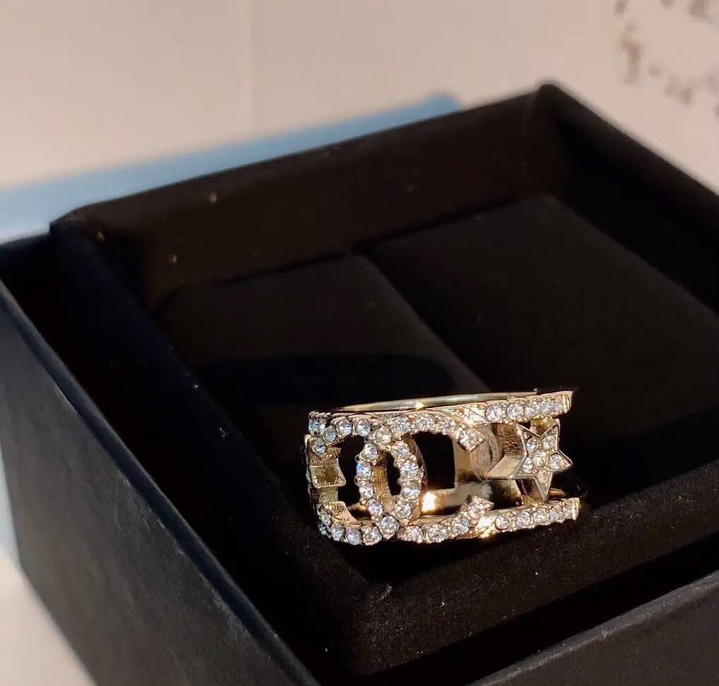 CHANEL 
Ring 💍 available size👇
6,7,8
Master quality 💯
With normal boxes 🗃️ 
45 dhs🇦🇪🇦🇪

With master box 📦 
70 dhs🇦🇪🇦🇪

Zain216
♥️♥️♥️