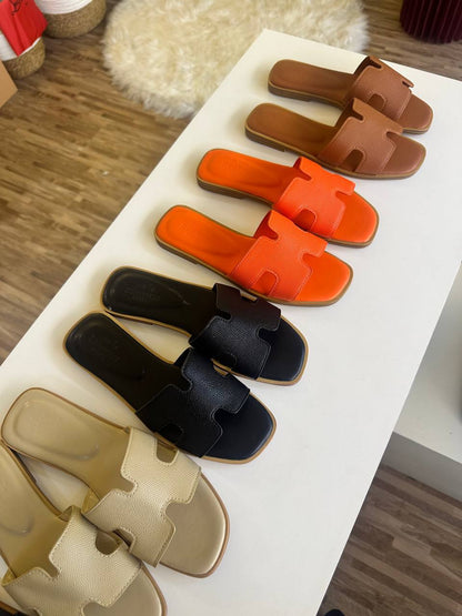 Hermes
70 dhs🇦🇪🇦🇪
size 36 to 41

Zain161
♥️♥️♥️