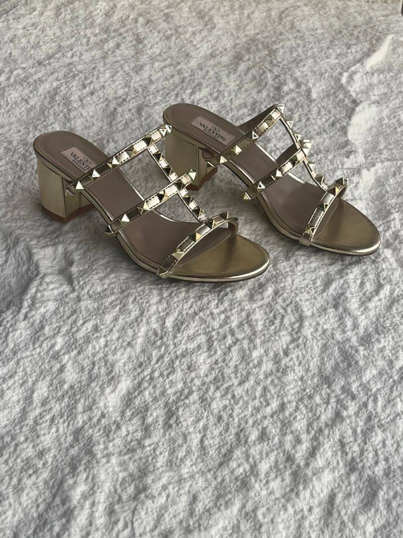 Valentino
SuperMaster Quality 💯
450 dhs🌺
Size:36-41💥

Zain171
♥️♥️♥️