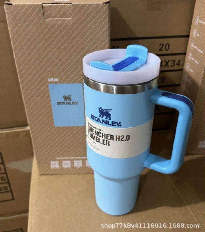 🌈 Stanley Coffee vacuum Cup 
1️⃣ First quality ＋🎁
Size ： 27 * 10 cm
65 dhs❤️
with box 🎁

Zain88
♥️♥️♥️