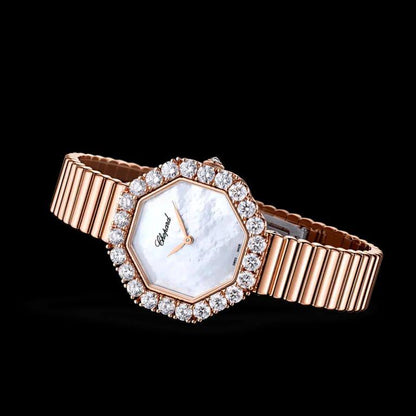 Chopard watch for ladies good quality 
300 dhs🪙🖤

Zain59
♥️♥️♥️
