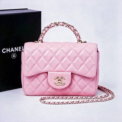 CHANEL 
GOOD QUALITY WITH BOX 
100 dhs🇦🇪🇦🇪
Size:20cm

Zain295
♥️♥️♥️