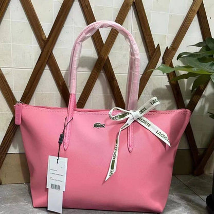 Lacoste
45 dhs🪙🖤
size 43×28×12cm

Zain42
♥️♥️♥️