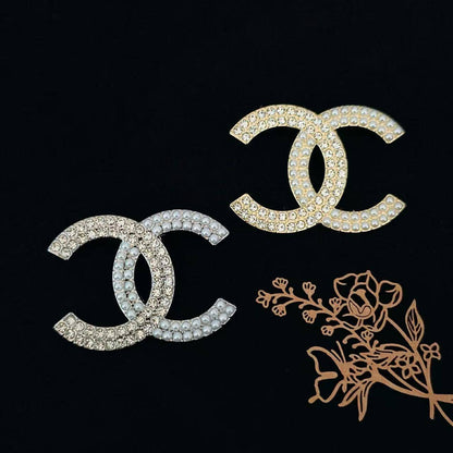 BROOCH🦋*
Good quality 🍁
With black boxes 📦 
20 dhs💓

With normal box 🗃️ 
And paper bag 🛍️
35 dhs💓

Zain216
♥️♥️♥️