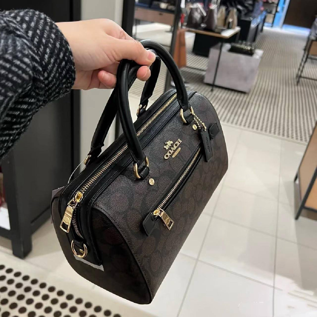 Coach Rowan

First quality + 🎁

Size : 21 * 16  cm
100 dhs🇦🇪🇦🇪

with box 🎁

Zain115
♥️♥️♥️