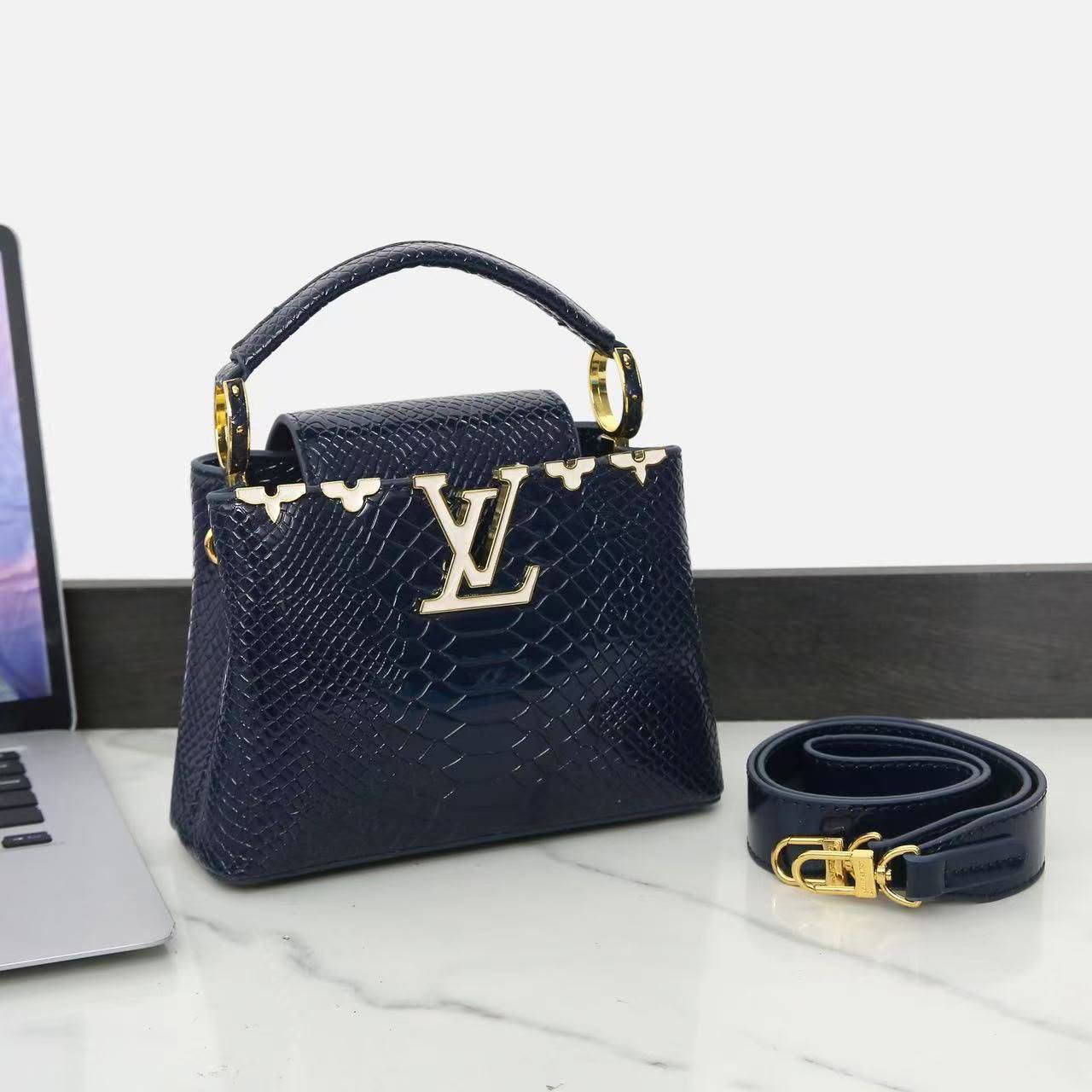 LV
Restock 
Good quality 
Size 20*cm
120 dhs🇦🇪🇦🇪
With box 📦🔥🔥

Zain70
♥️♥️♥️