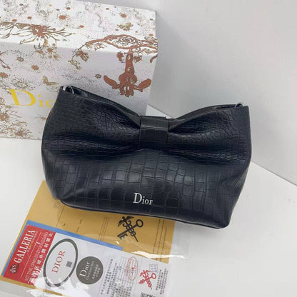 Dior
90 dhs🇦🇪🇦🇪
with box

Zain265
♥️♥️♥️