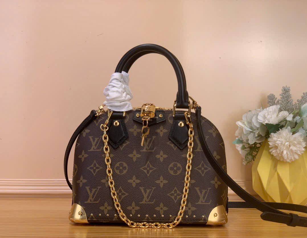 LV 
Master❣️❣️
Good Quality 
280 dhs🇦🇪🇦🇪

Zain131
♥️♥️♥️