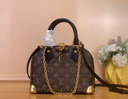 LV 
Master❣️❣️
Good Quality 
280 dhs🇦🇪🇦🇪

Zain131
♥️♥️♥️