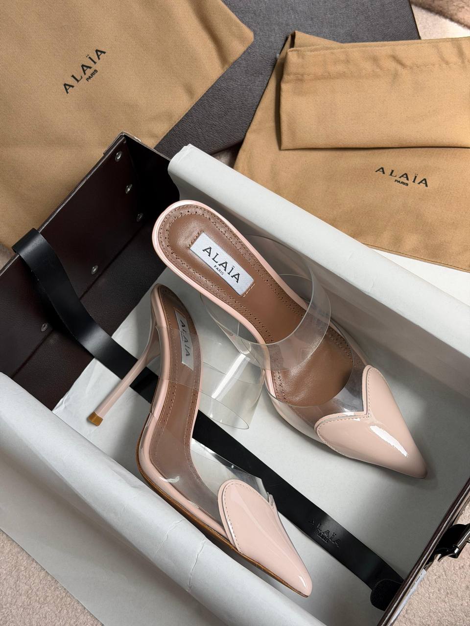 ALAIA 𝐏𝐀𝐑𝐈𝐒
𝐕𝐈𝐏 𝐐𝐔𝐀𝐋𝐈𝐓𝐘
𝐒𝐈𝐙𝐄 {35 to 42} 
450 dhs✅

Zain81
♥️♥️♥️