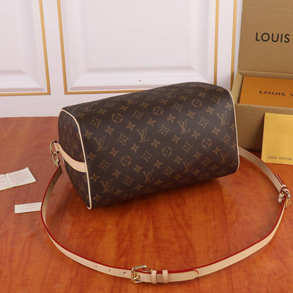 LV SPEEDY 

30CM ,GOOD QUALITY 
WITH BOX 
110 dhs✅

Zain295
♥️♥️♥️