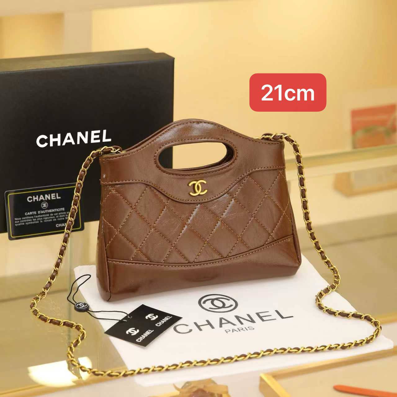 Chanel
21cm 
with box 
95 dhs💓

Zain168
♥️♥️♥️