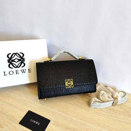 Fendi - Prada - CH - YSL - MK
100 dhs🇦🇪🇦🇪
with box
size 22cm

Zain26
♥️♥️♥️