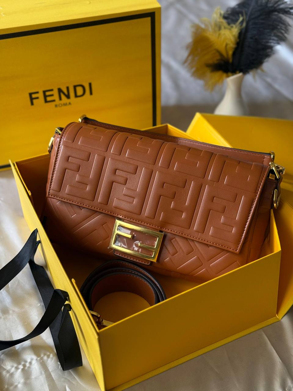 FENDI

20cm
310 dhs🪙🌨️

26cm
330 dhs🪙🌨️

Top quality 
With box🎁

Zain167
♥️♥️♥️