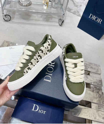 DIOR SHOES 
GOOD QUALITY 
Size 36 TO 41 
110 dhs🪙🌨️

Zain40
♥️♥️♥️