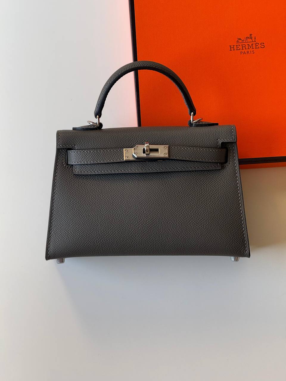 Hermes
minikelly 19cm💕
master quality😍with box❤️
340 dhs❤️💚❤️💚

Zain52
💚❤️💚