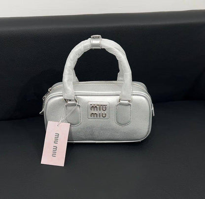 🌷 Miumiu
1⃣️ First quality +🎁
Size : 23 * 8 * 11 cm
85 dhs✅
with box🎁

Zain115
♥️♥️♥️