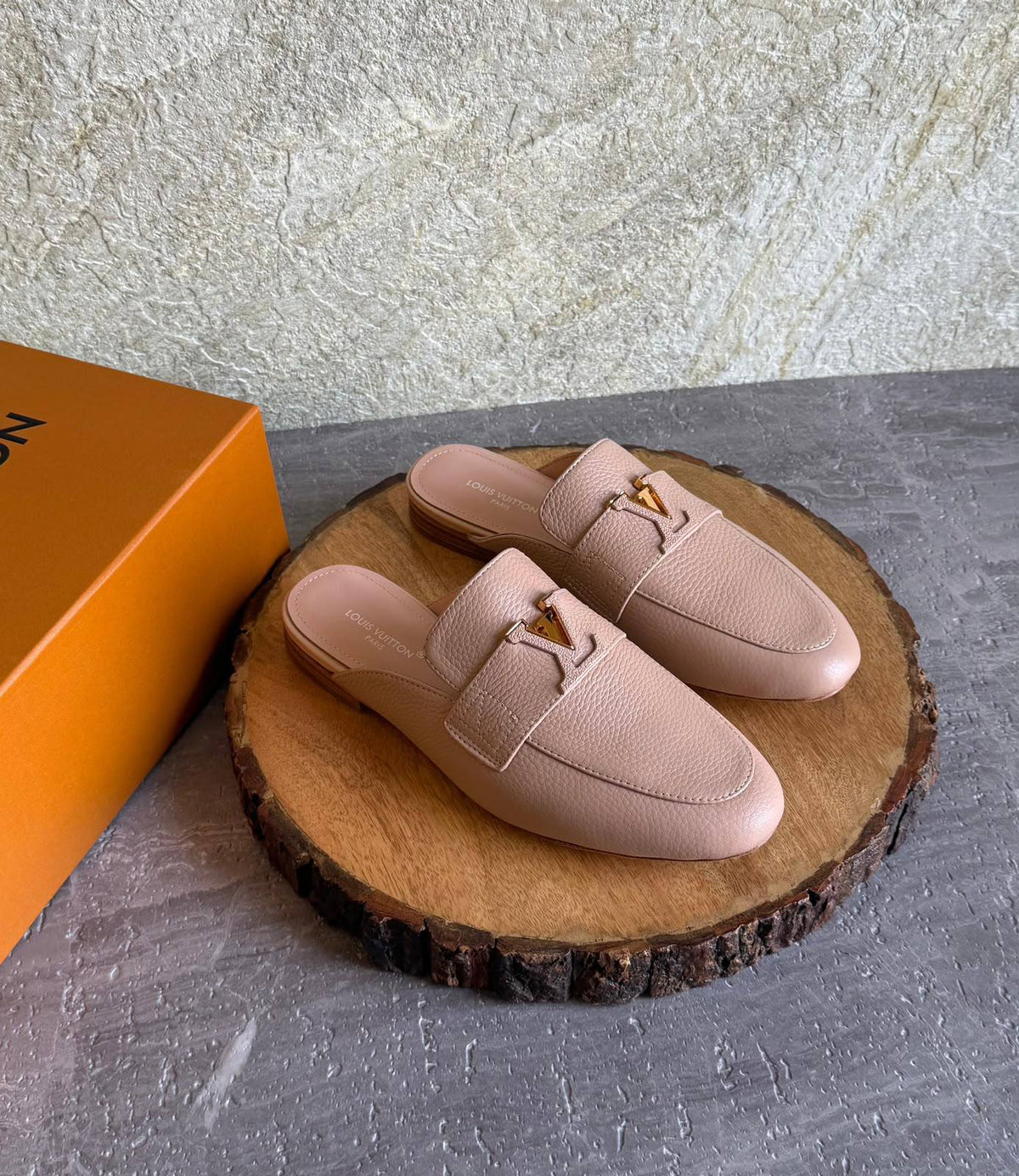 LOUIS VIITTON💫

SuperMaster Quality 💯
480 dhs🇦🇪🇦🇪

Size: 36-41💥

Zain171
♥️♥️♥️