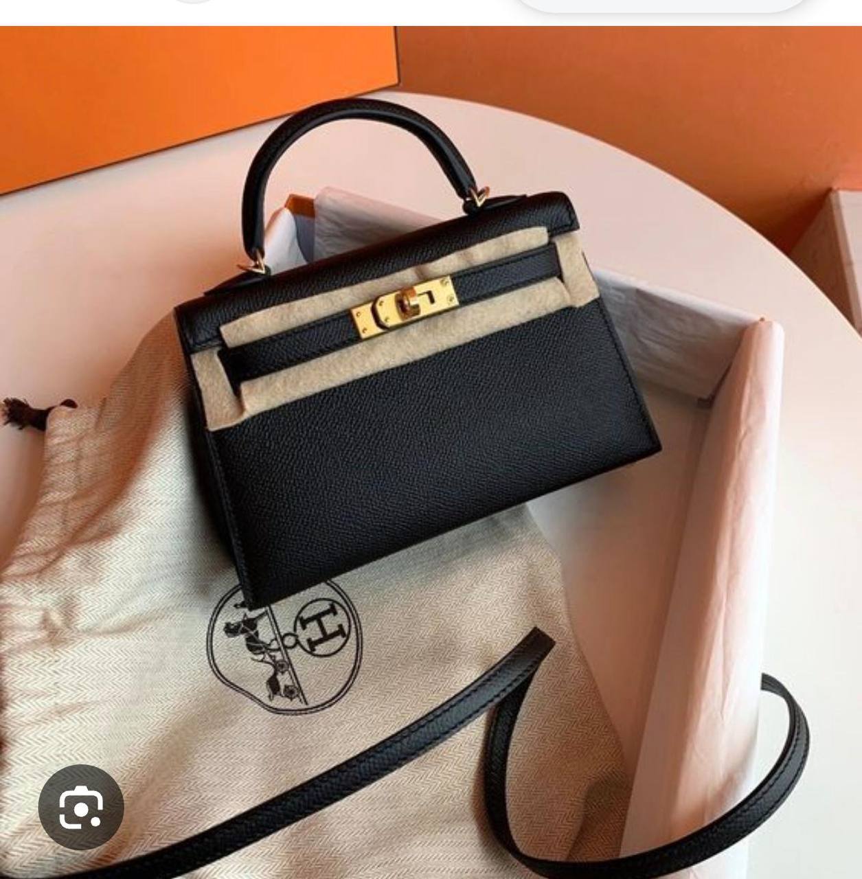Hermes
GOOD quality

 With boxes 
🎁🎁🎁

SIZE 22 CM 
105 dhs✅

Zain200
♥️♥️♥️