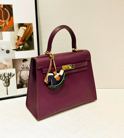 HERMES KELLY BIG SIZE NEW CAME GOOD QUALITY 
120 dhs🇦🇪🇦🇪
Size: 28cm

Zain295
♥️♥️♥️
